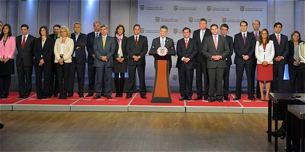 Ministros colombianos presentan su renuncia protocolaria 