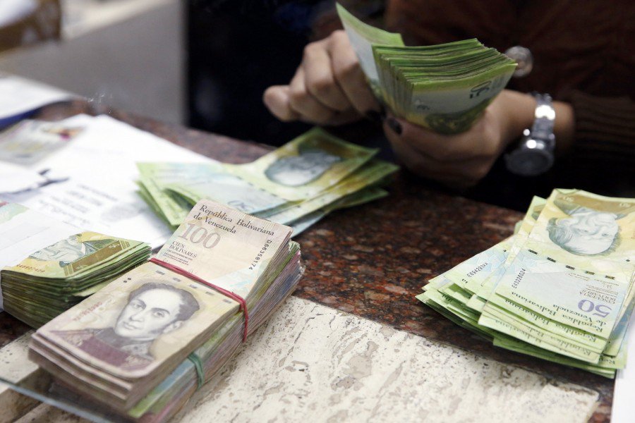 Quien no acepte billetes de 50 o 100 «va preso» en Bolívar… ¿Dictadura?