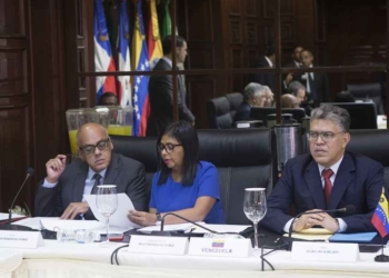 Diálogo suspendido no evitó que chavistas fueran a gozar a Dominicana la «buena vida»