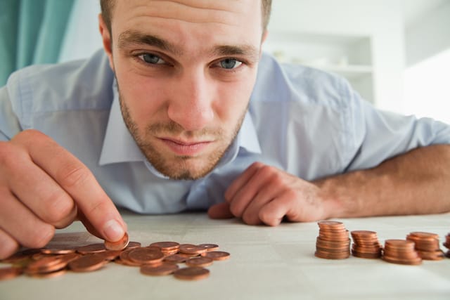 ¿WHAT? Pasó más de 6 meses contando 1.2 millones de monedas a mano