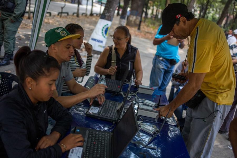 Sólo un partido opositor reunió firmas suficientes para «reinscribirse» en el CNE