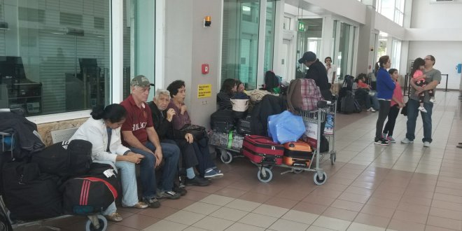 ¡Para agarrarle más amor! Venezolanos varados en Aruba gracias a las medidas de Maduro