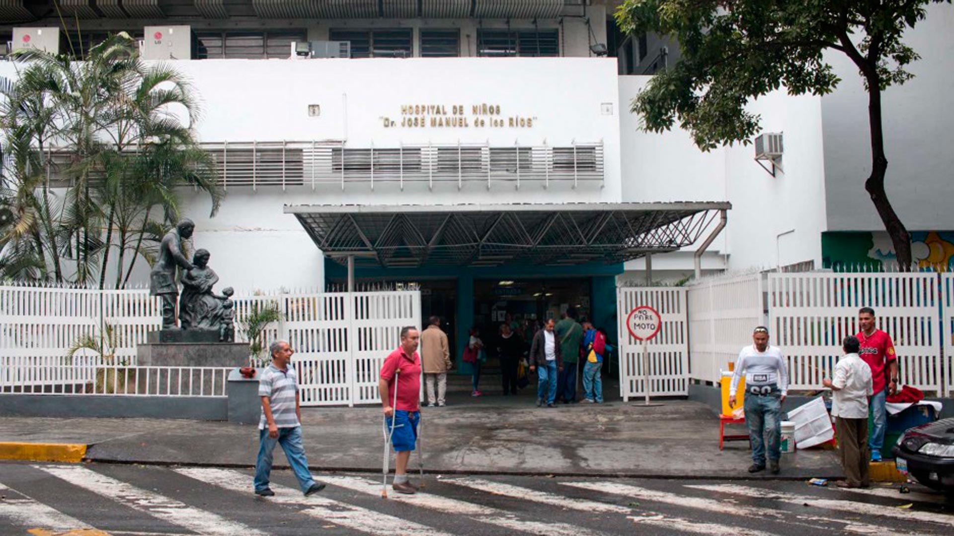 Niños del Hospital JM de los Ríos en riesgo tras un mes sin quirófano