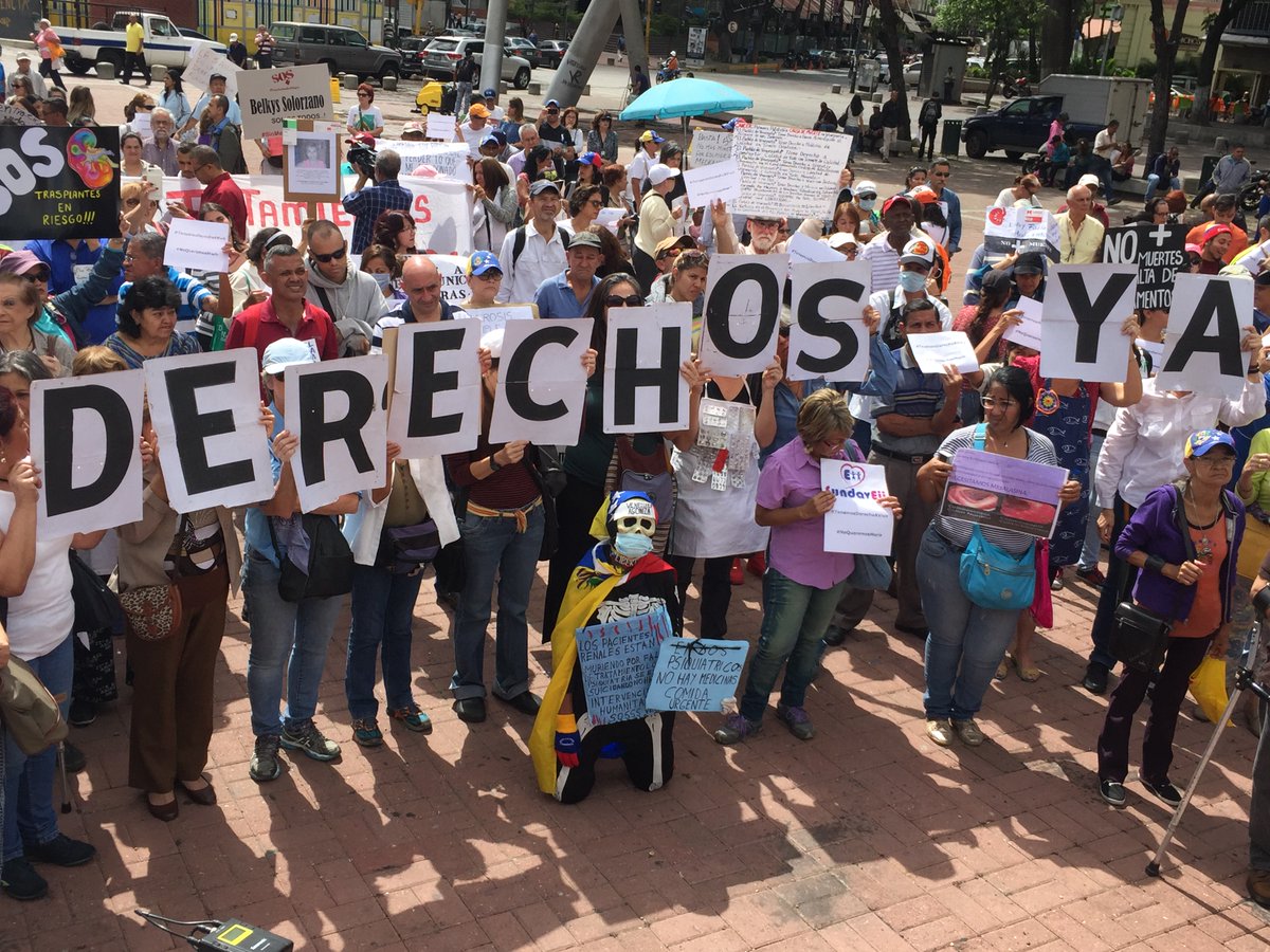 Pacientes con enfermedades crónicas realizaron misa para pedir apertura de canal humanitario