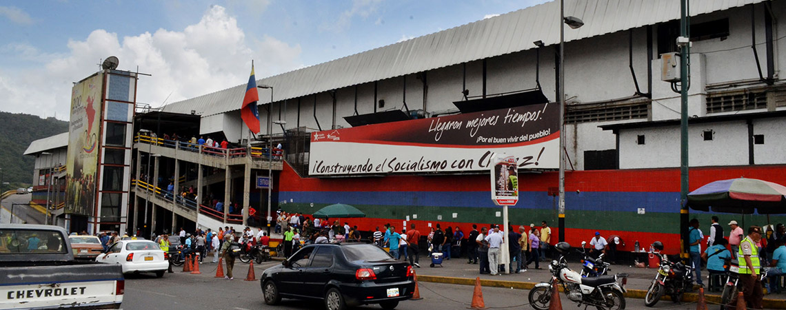 La mafia en la venta de efectivo reina en el terminal de La Bandera
