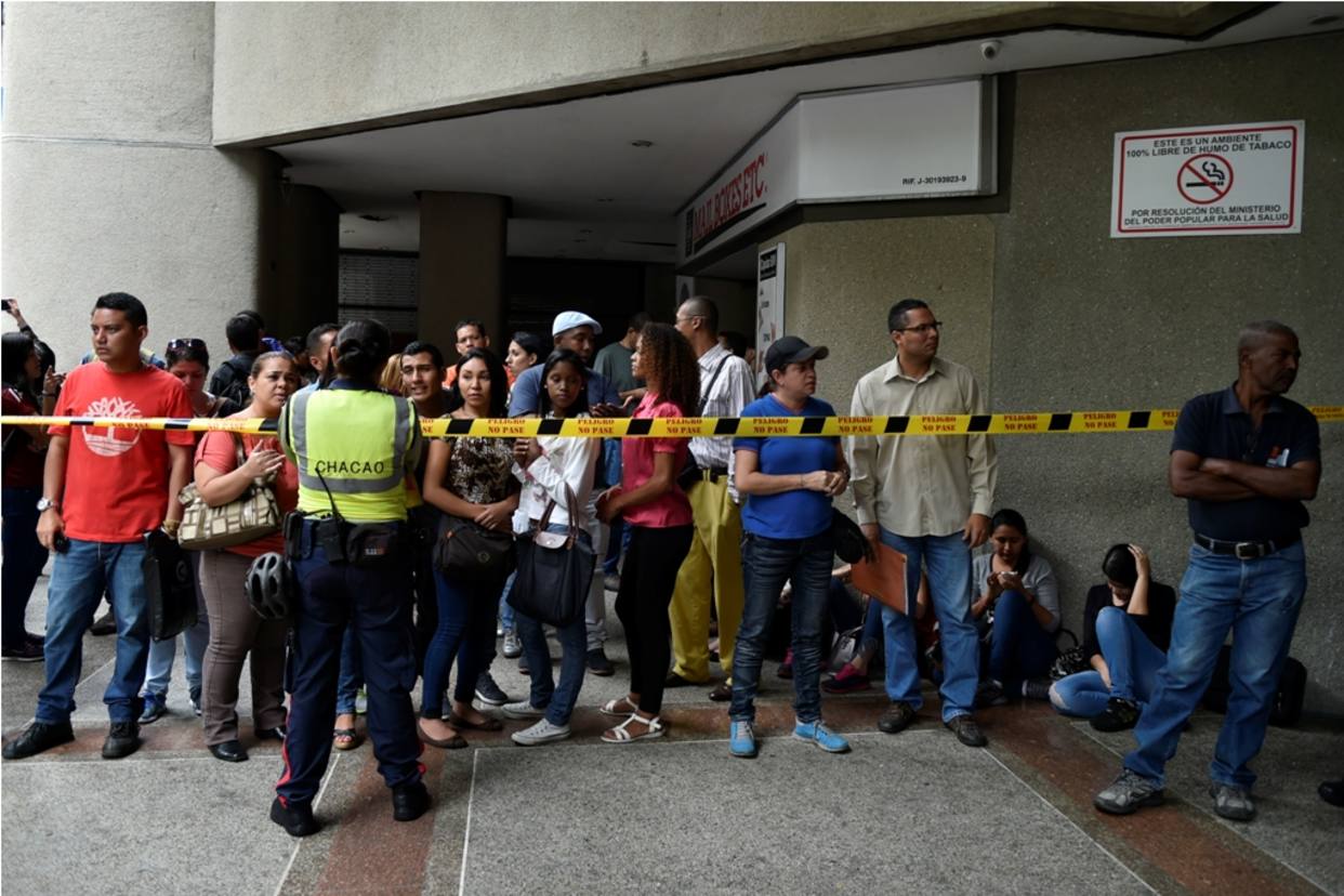 Venezolanos madrugan en embajada chilena por visa en dos ciudades de Venezuela