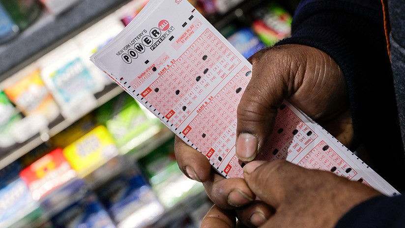 ¡Increíble! Encuentra boleto de lotería que había perdido y gana millones de dólares