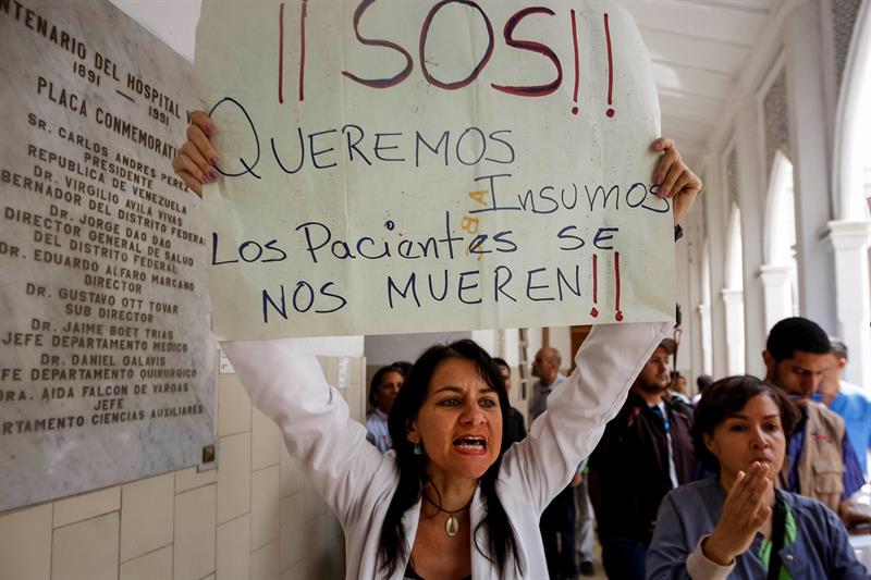 Grito de auxilio: Protestas en hospitales de Caracas por crisis de salud