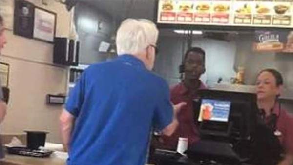 Hispano es víctima del racismo en restaurante en Texas