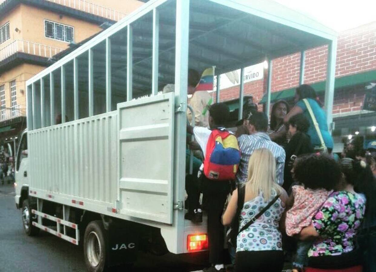 Un terror ante la carencia de transporte: Más de 200 heridos por trasladarse en perreras