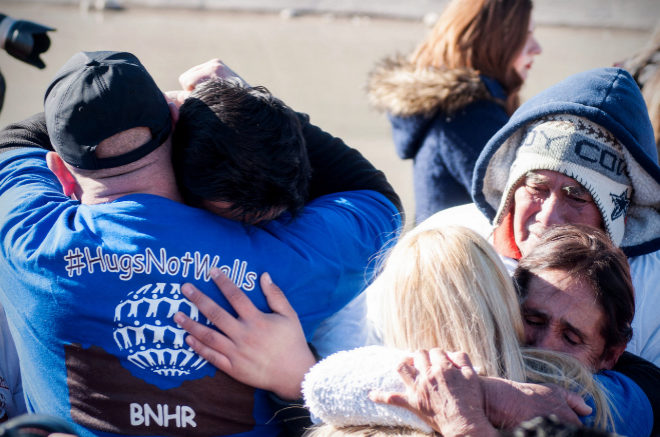 EEUU comienza a reunificar a los menores separados de sus familias en la frontera con México