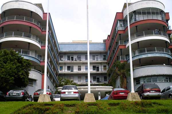 El declive del Hospital Universitario de Caracas como de la miseria (Fotos)