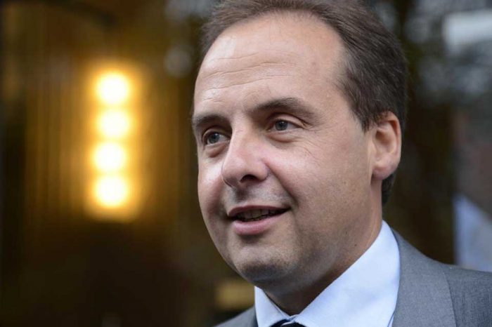Diputado francés presentará denuncia a Maduro por discriminación racial