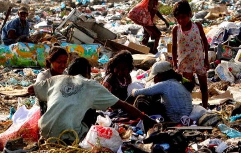 Mísero salario mínimo condena a venezolanos a vivir en pobreza extrema