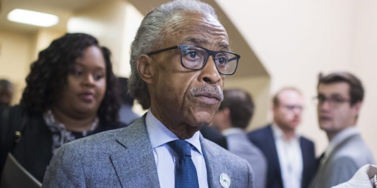 Trump acusó al reverendo Al Sharpton de estafador, de odiar a blancos y policías