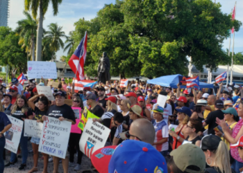 En Miami grupo de puertorriqueños pidieron dimisión del gobernador Rosselló