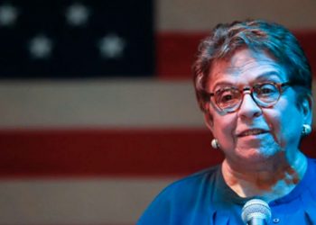 La representante Shalala vota para elevar el salario mínimo y aumentar la paga de hasta 33 millones de trabajadores