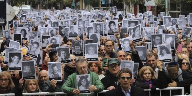 Después de 25 años aún sigue impune la masacre en AMIA en Argentina