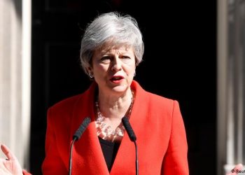 Primera Ministra británica en desacuerdo con embajador que calificó Casa Blanca como «inepta»
