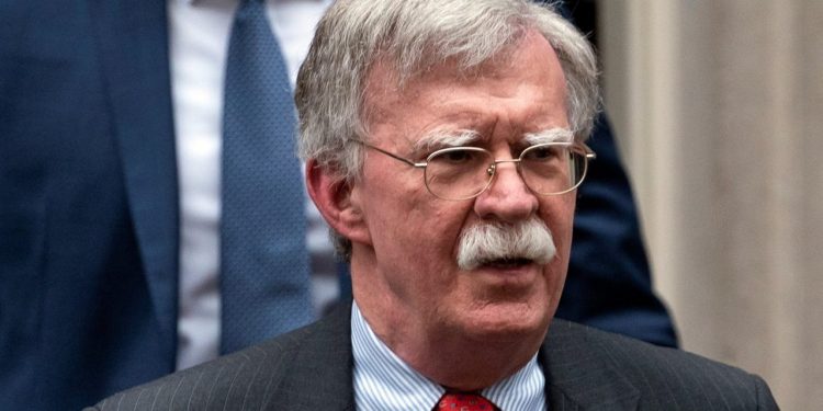 Bolton advirtió a Maduro que el bloqueo funcionará