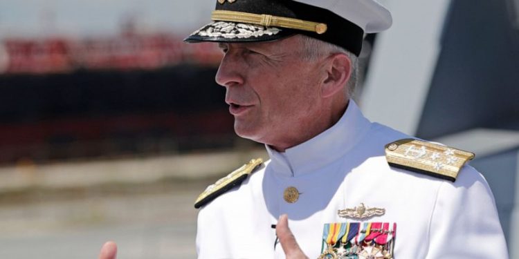 Faller: Marina de EEUU espera órdenes para despliegue en Venezuela