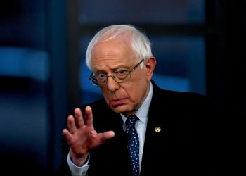 Sanders llama «irracional» la política de arancelaria de Trump