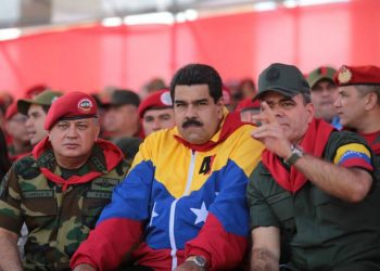 Barras, estrellas y togas,todos conspiran