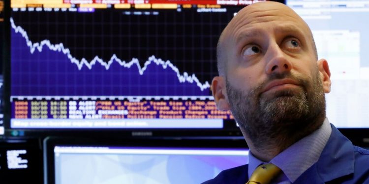 Wall Street y mercados mundiales caen en rojo por  miedo a la recesión