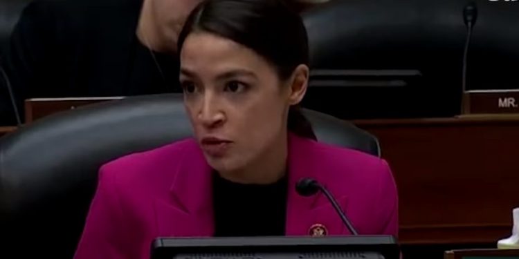 «Miami no existirá en pocos años», advierte congresista socialista Alexandria Ocasio-Cortez
