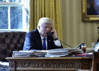 Misteriosas conversaciones entre Trump y un líder extranjero involucrarían a Ucrania
