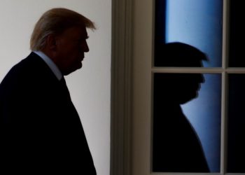 Trump estudia aplicar “pena de muerte exprés” para responsables de tiroteos en EEUU