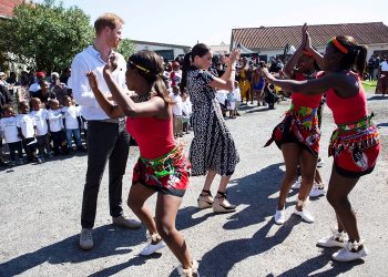 Meghan y Harry bailan Waka Waka en Africa