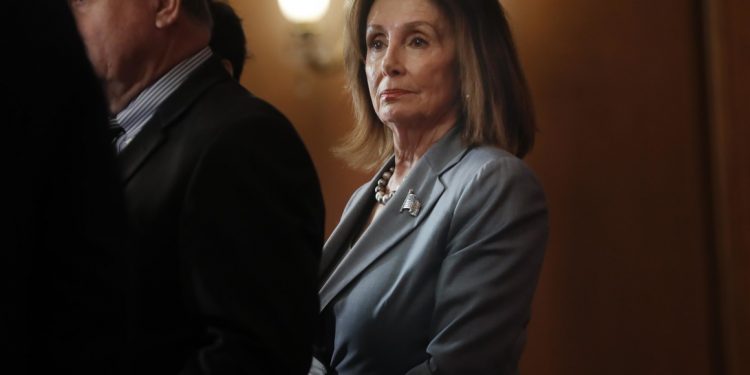 Nancy Pelosi estaría más abierta a idea de investigación por juicio político a Trump