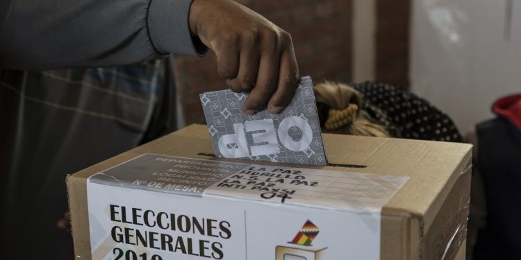 Bolivia irá a segunda vuelta entre Evo Morales y Carlos Mesa