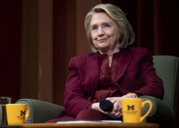 Citan a 38 personas en EEUU por violaciones en investigación del correo electrónico de Hillary Clinton