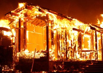 Gobernador de California declaró estado de emergencia por incendios prolongados