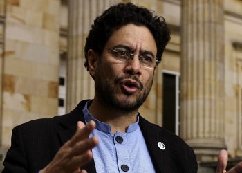 Uribe “violó” reserva de expediente de indagatoria en Colombia, según senador
