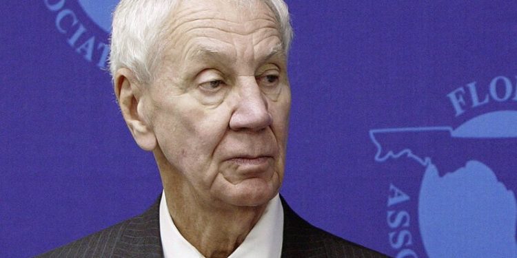 Muere congresista de Florida Lou Frey a los 85 años de edad