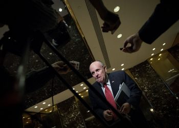 Asesores de Trump buscan “deshacerse” de Giuliani