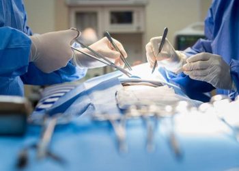Médicos cubanos son acusados por mujer canadiense de negligencia