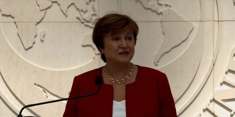 FMI advierte que existe una desaceleración económica «en el 90% del mundo”