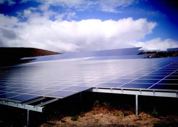 Gulf Power instaló la primera ronda de paneles en un proyecto solar masivo de Florida