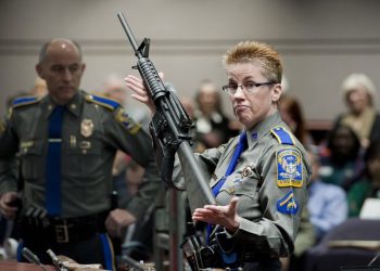 La Corte Suprema deja que la demanda de Sandy Hook siga adelante
