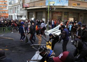 Cinco muertos y 22 heridos por violentos enfrentamientos en Bolivia