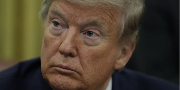 Informe revela que Trump se enteró de denuncia de informante antes de aprobar ayuda a Ucrania