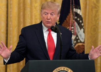 Trump acusa a medios de comunicación de querer especular sobre su estado de salud