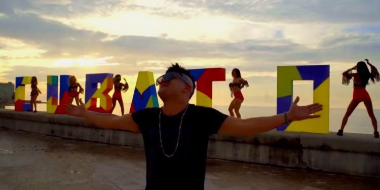 Reguetonero Osmani García califica de «cederistas» a cubanos de Miami que exigen a los artistas hablar de política