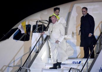 Papa Francisco llega a Japón y hace un “llamamiento profético al desarme nuclear”