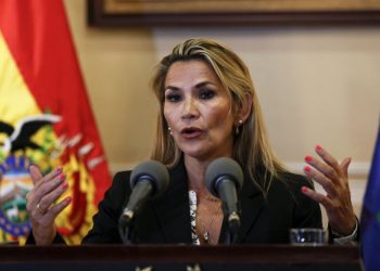 Gobierno interino de Bolivia rompe relaciones con Venezuela