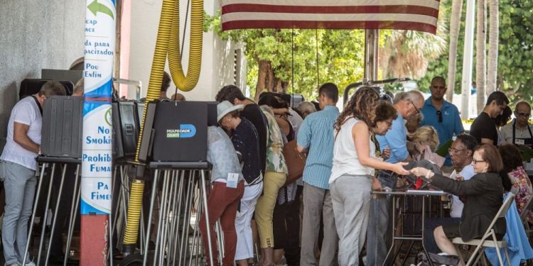 Votantes en Miami Beach, Miami, Hialeah y Homestead salen hoy a las urnas